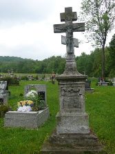 Krzyże na cmentarzu w Zyndranowej