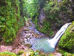 Prawdziwie magiczny wodospad, czyli słynna Cascada Evantai, która opadała z wysokiego progu skalnego,