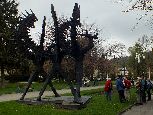 Pomnik OBROŃCOM ZWYCIĘZCOM autorstwa Bronisława Chromego