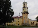 Skała Podolska - ruiny zamku: od frontu jeszcze się trzymają....
