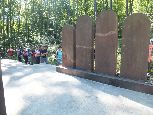 Przełęcz Hałbowska - macewy na symbolicznym pomniku